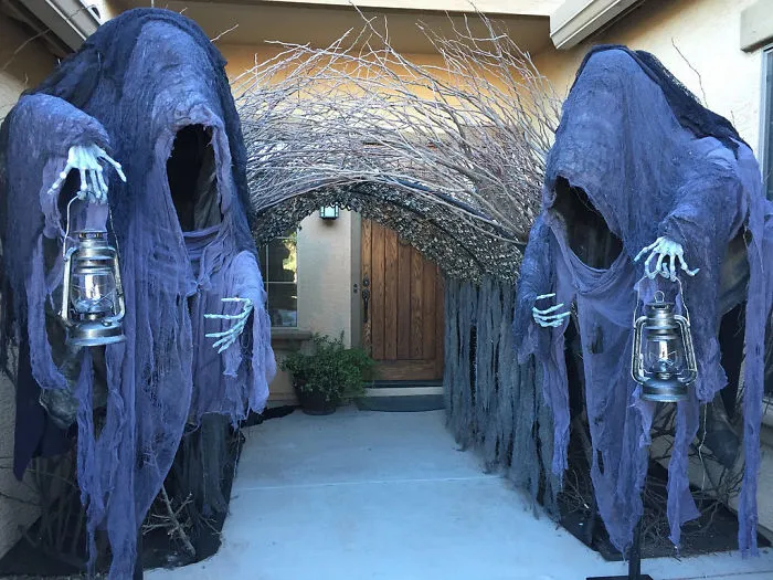 Courtyard Ghouls
