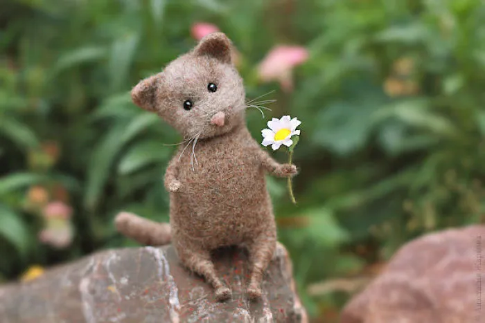 Professional Felt Artist Creates 22 Miniature Characters And They're Just Too Cute