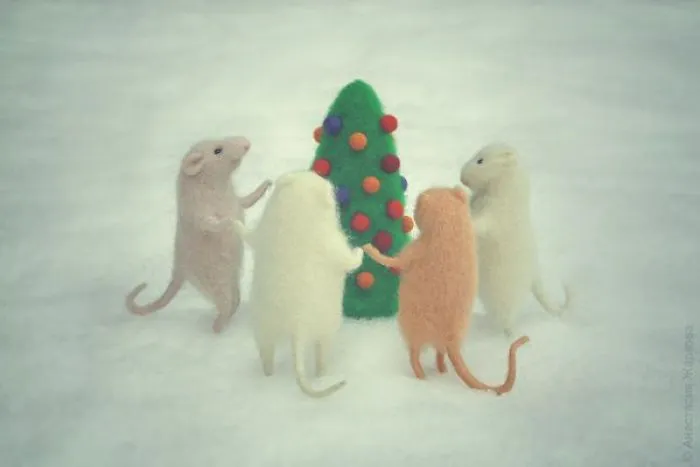 Professional Felt Artist Creates 22 Miniature Characters And They're Just Too Cute