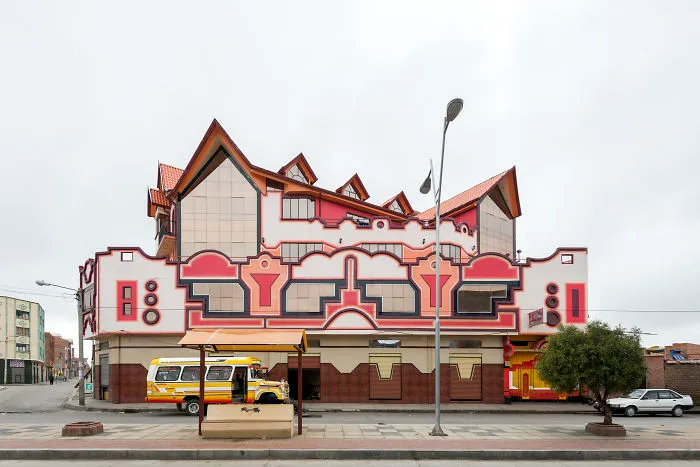 22 Fotos de los edificios de El Alto en Bolivia, para descubrir su estilo arquitectónico único llamado "cholet"
