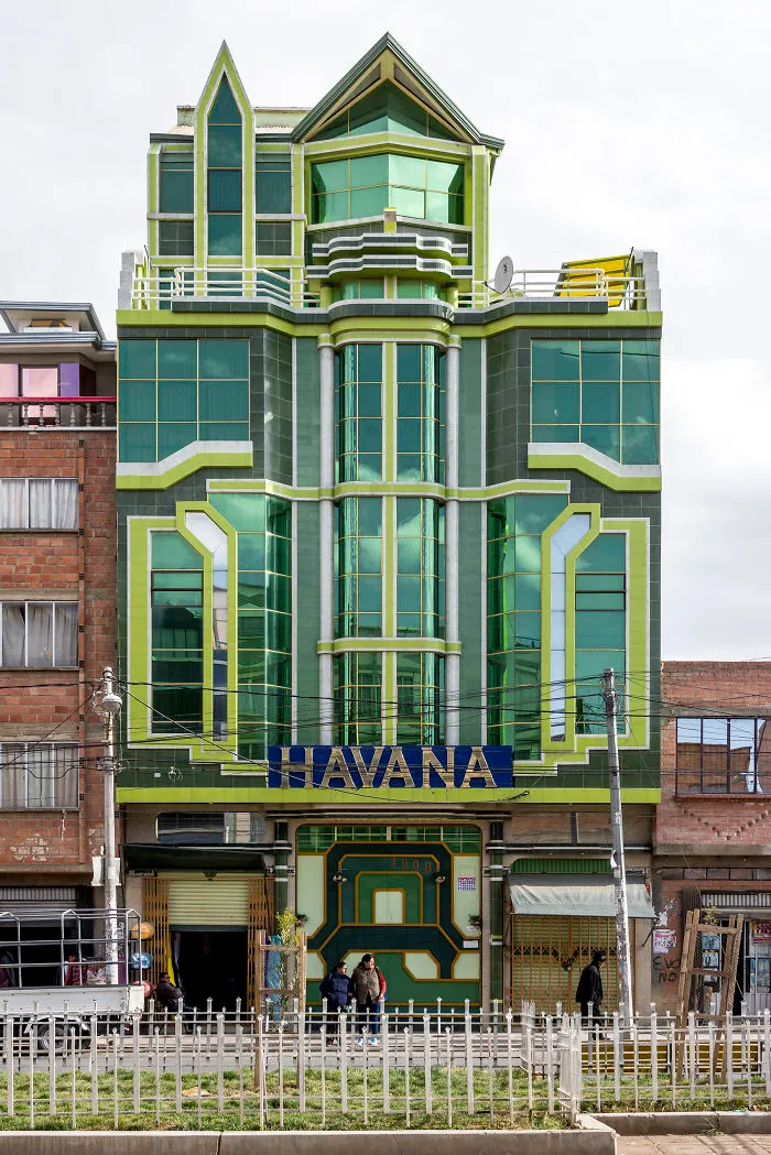 22 Fotos de los edificios de El Alto en Bolivia, para descubrir su estilo arquitectónico único llamado "cholet"