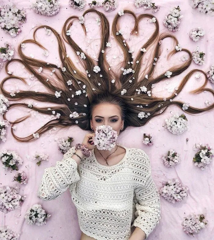 Artist Arranges Amazing Photo Shoots That Show-Off The Beauty Of Her Hair