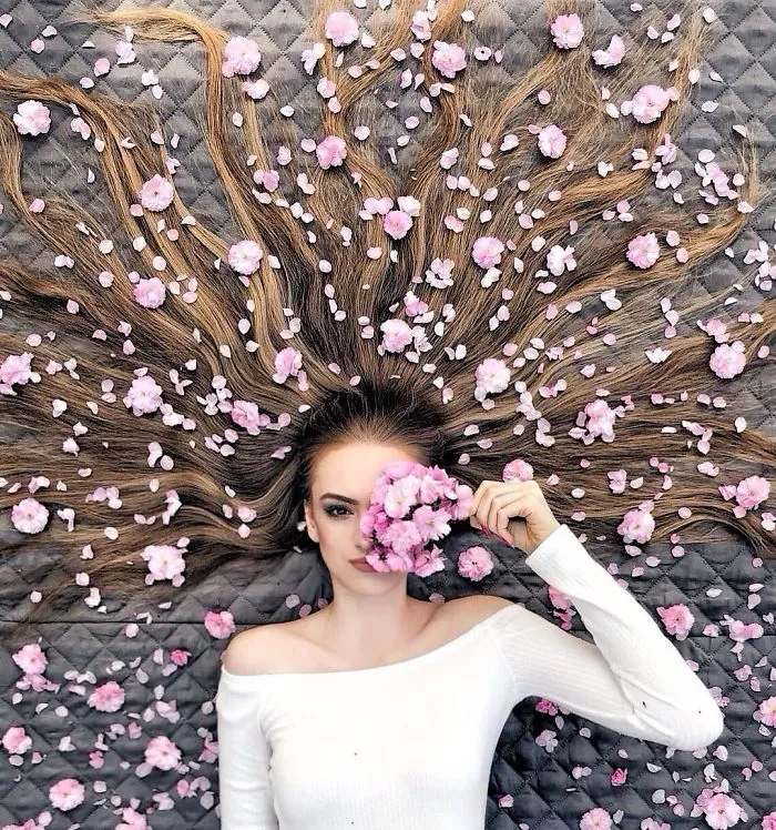 Artist Arranges Amazing Photo Shoots That Show-Off The Beauty Of Her Hair