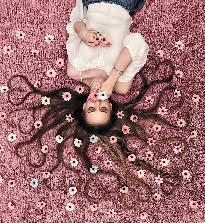 Artist Arranges Amazing Photo Shoots That Show-Off The Beauty Of Her Hair