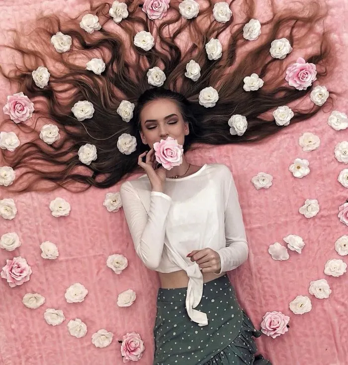 Artist Arranges Amazing Photo Shoots That Show-Off The Beauty Of Her Hair