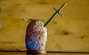 Salt Lamp Carving - Stark Wolf Shield From Game Of Thrones
