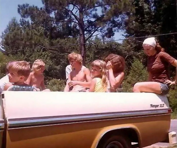 23 Photos From The 60s Prove That Station Wagons Were The Coolest Cars Ever