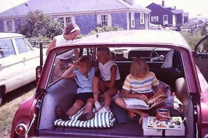23 Photos From The 60s Prove That Station Wagons Were The Coolest Cars Ever
