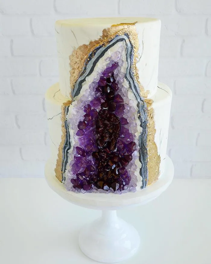 This Artist Creates Stunning Cakes You Would Rather Put On Your Windowsill Than In The Fridge