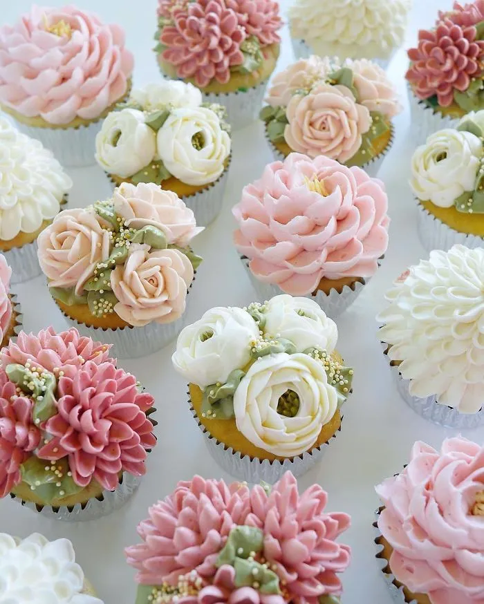 This Artist Creates Stunning Cakes You Would Rather Put On Your Windowsill Than In The Fridge