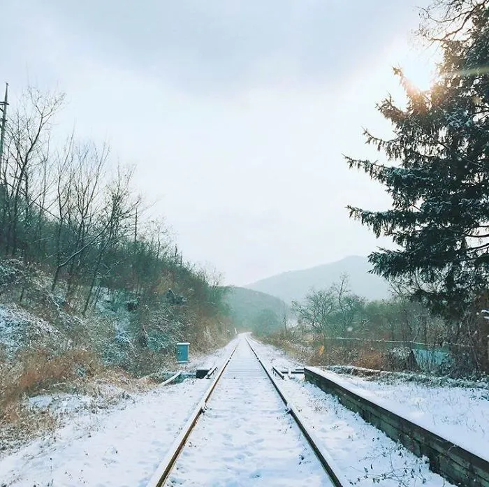 21 Minimalist Photos By BTS's V
