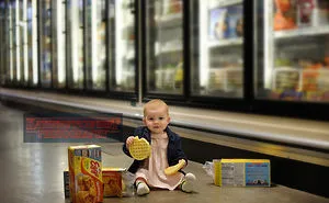 Stranger Things Cosplay: Eleven Waffle Smash
