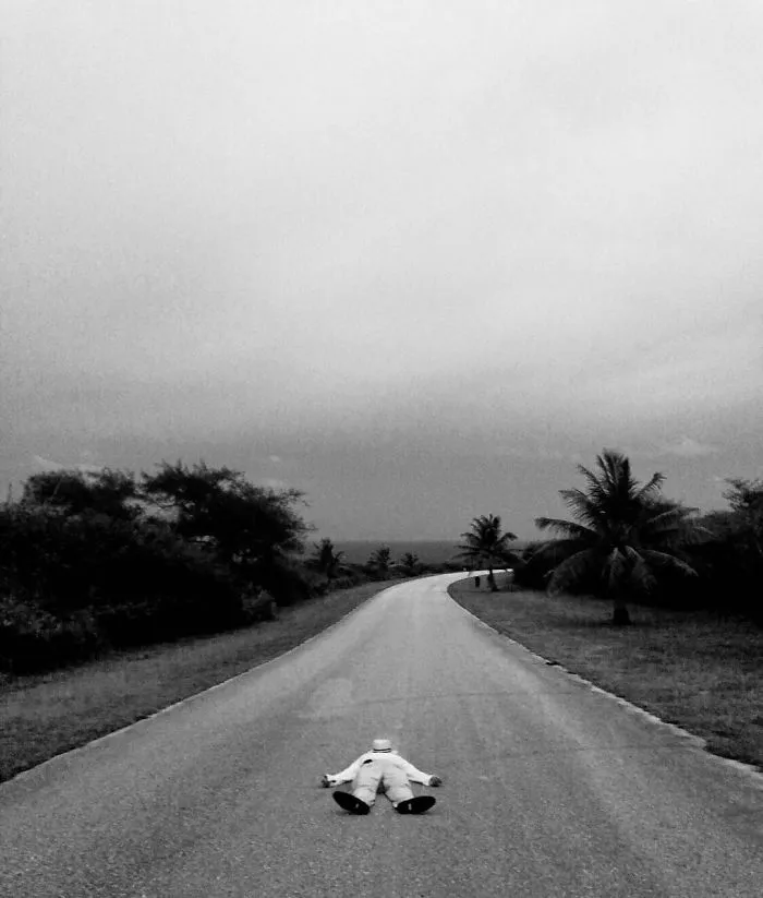 21 Minimalist Photos By BTS's V