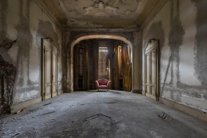 I Took Magnificent Photos Of Abandoned Sites Throughout Italy To Evoke Feelings Of The Past