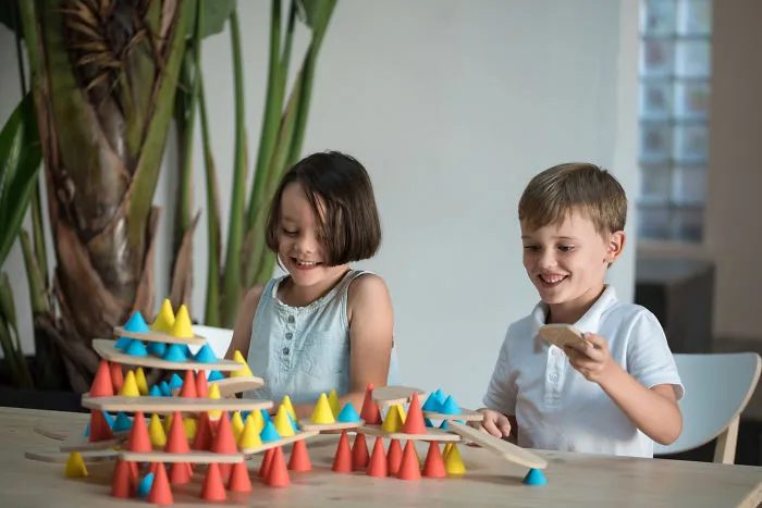 This New Toy Helps To Develop Kids' Concentration & Imagination