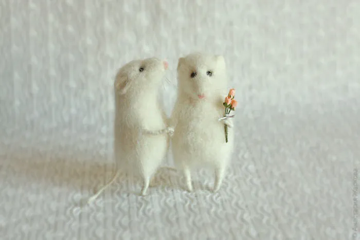 Professional Felt Artist Creates 22 Miniature Characters And They're Just Too Cute