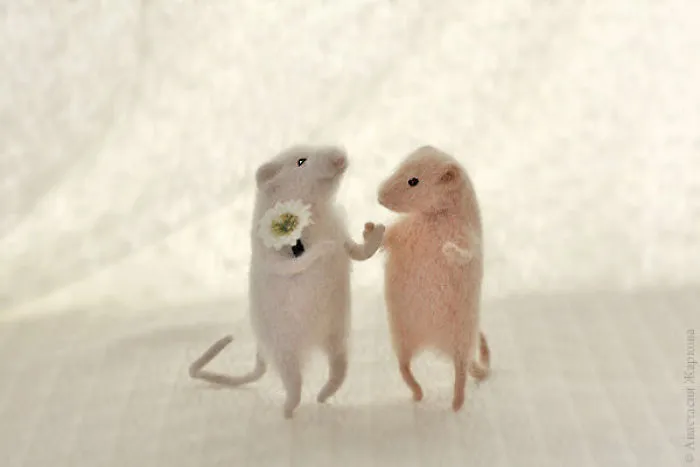 Professional Felt Artist Creates 22 Miniature Characters And They're Just Too Cute