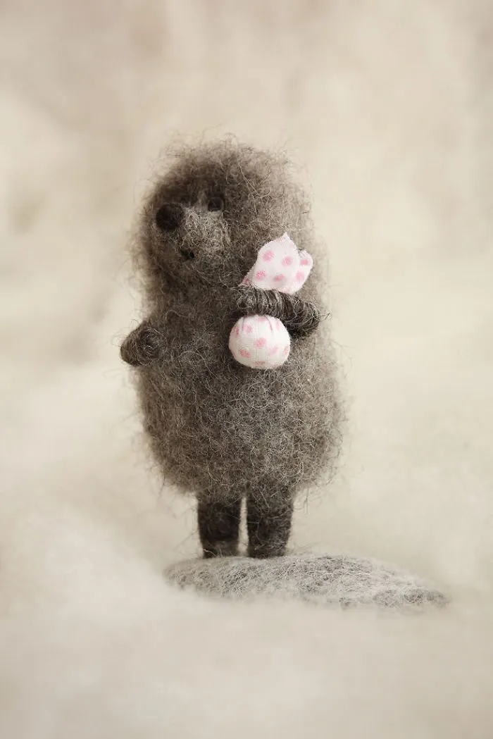 Professional Felt Artist Creates 22 Miniature Characters And They're Just Too Cute
