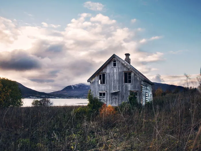 I Photograph Abandoned Houses In Scandinavia (30 Pics)