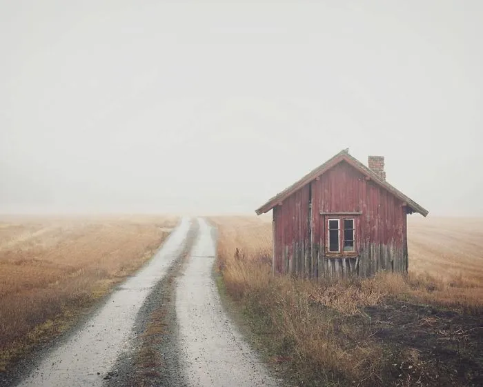 I Photograph Abandoned Houses In Scandinavia (30 Pics)