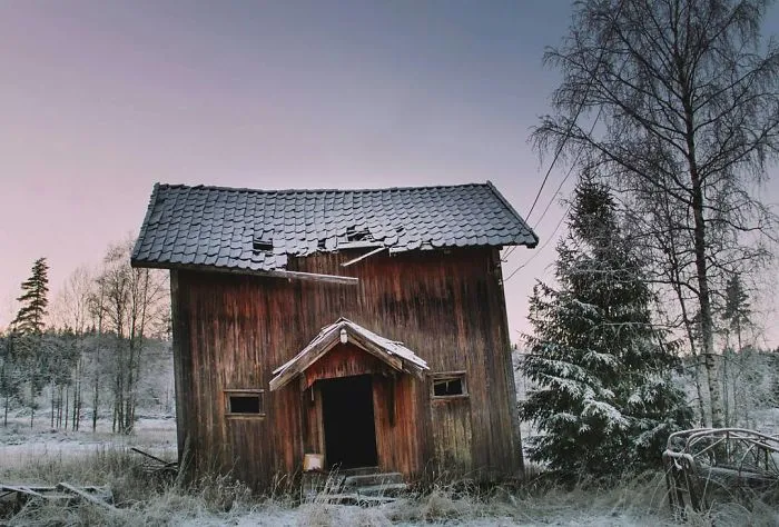 I Photograph Abandoned Houses In Scandinavia (30 Pics)