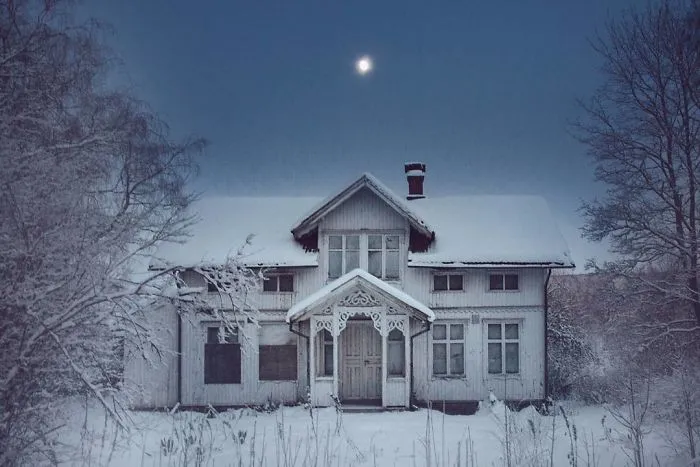 I Photograph Abandoned Houses In Scandinavia (30 Pics)