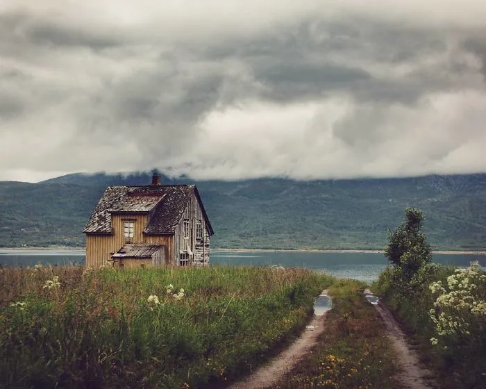 I Photograph Abandoned Houses In Scandinavia (30 Pics)