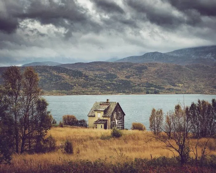 I Photograph Abandoned Houses In Scandinavia (30 Pics)