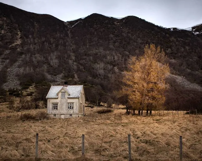 I Photograph Abandoned Houses In Scandinavia (30 Pics)