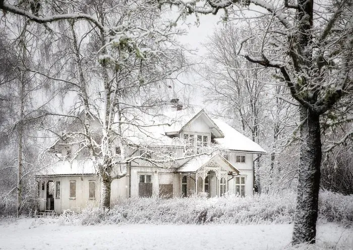 I Photograph Abandoned Houses In Scandinavia (30 Pics)