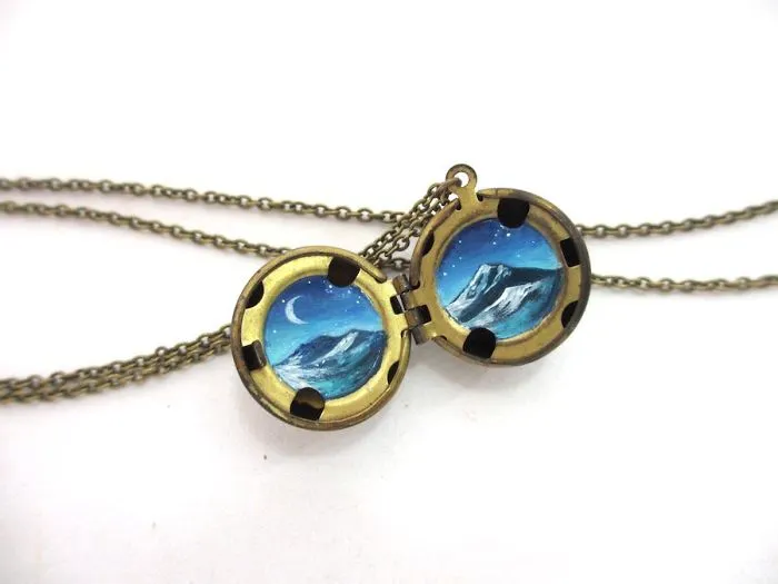 I Paint Adventure Portals That Fit Into Lockets And Compasses