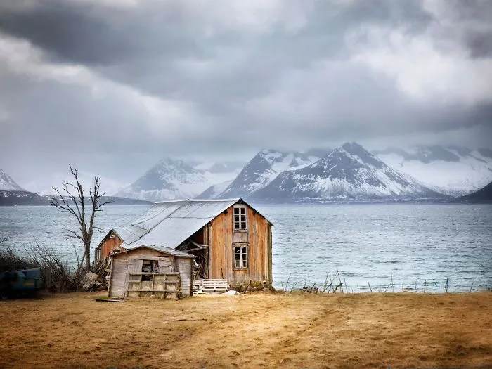 I Photograph Abandoned Houses In Scandinavia (30 Pics)