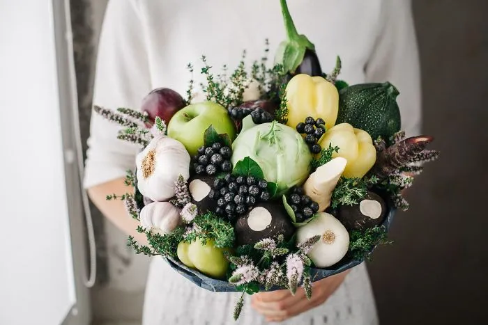 Bell Pepper, Onion, Black Radish, Black Carrot,  Apple, Zucchini And Herbs
