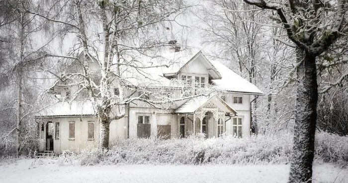 I Photograph Abandoned Houses In Scandinavia (30 Pics)
