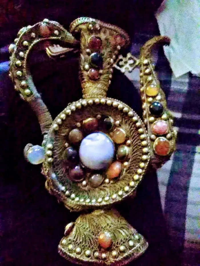 Please Anyone Know What This Is Or How Old It Is?
