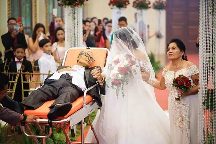 El último deseo de este padre era llevar a su hija al altar en el día de su boda. Falleció 5 días después