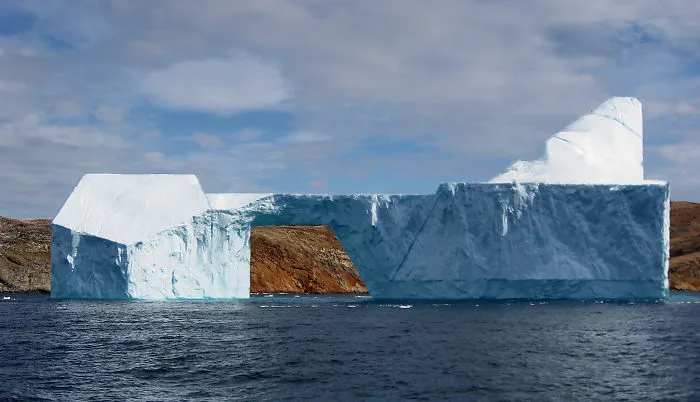 Geometric Icebergs