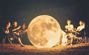 I Am A Selenophile That Expresses His Love To The Moon Through Art