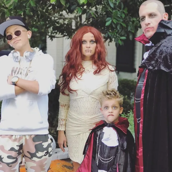 Reese Witherspoon And Her Family As Mummies And Vampires