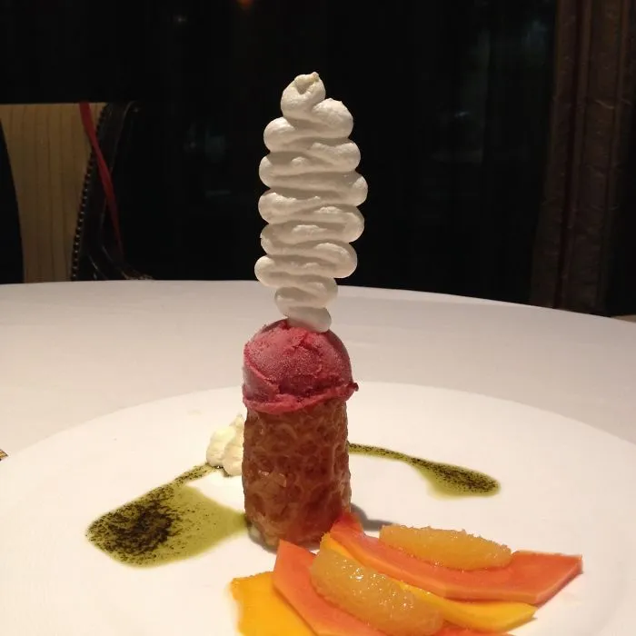 El camarero se rió cuando pedimos el postre, ahora sé por qué