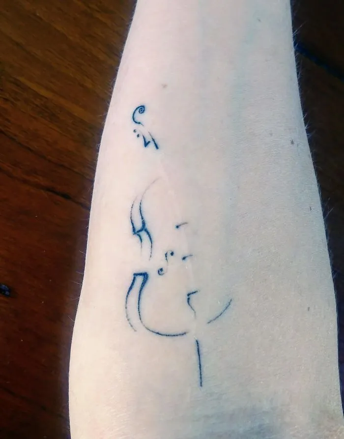 40 Tatuadores que triunfaron cubriendo cicatrices y marcas de nacimiento