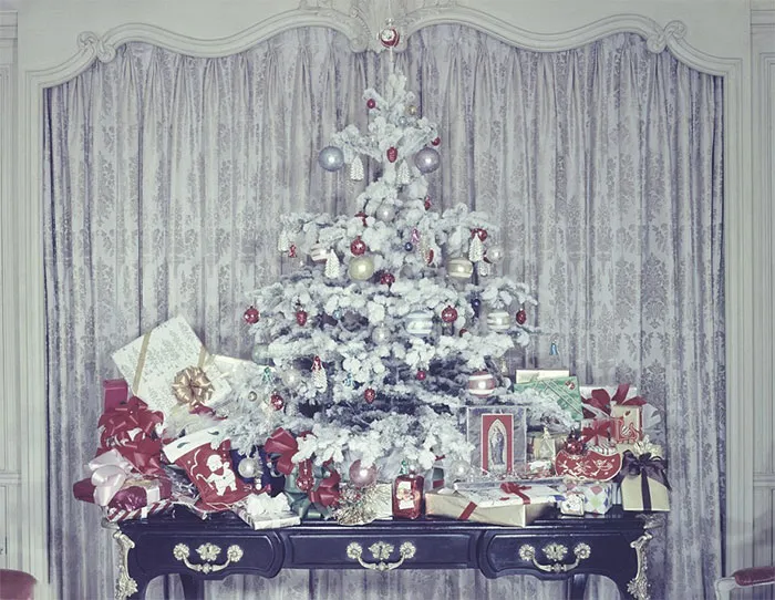50 Photos Of Christmas Home Decor In The 1950s And 1960s Show How Much Things Have Changed