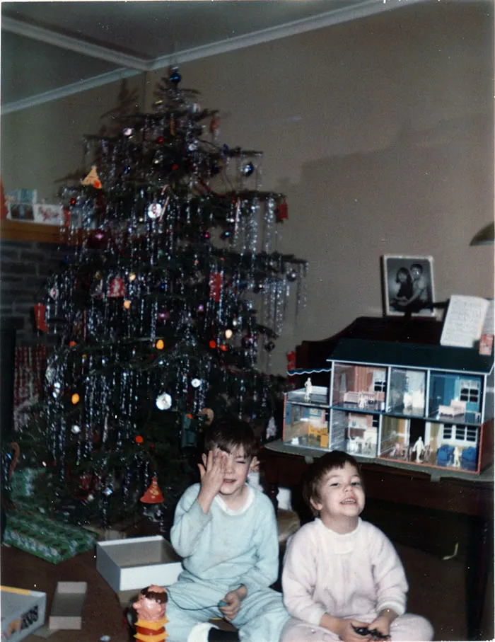 50 Photos Of Christmas Home Decor In The 1950s And 1960s Show How Much Things Have Changed