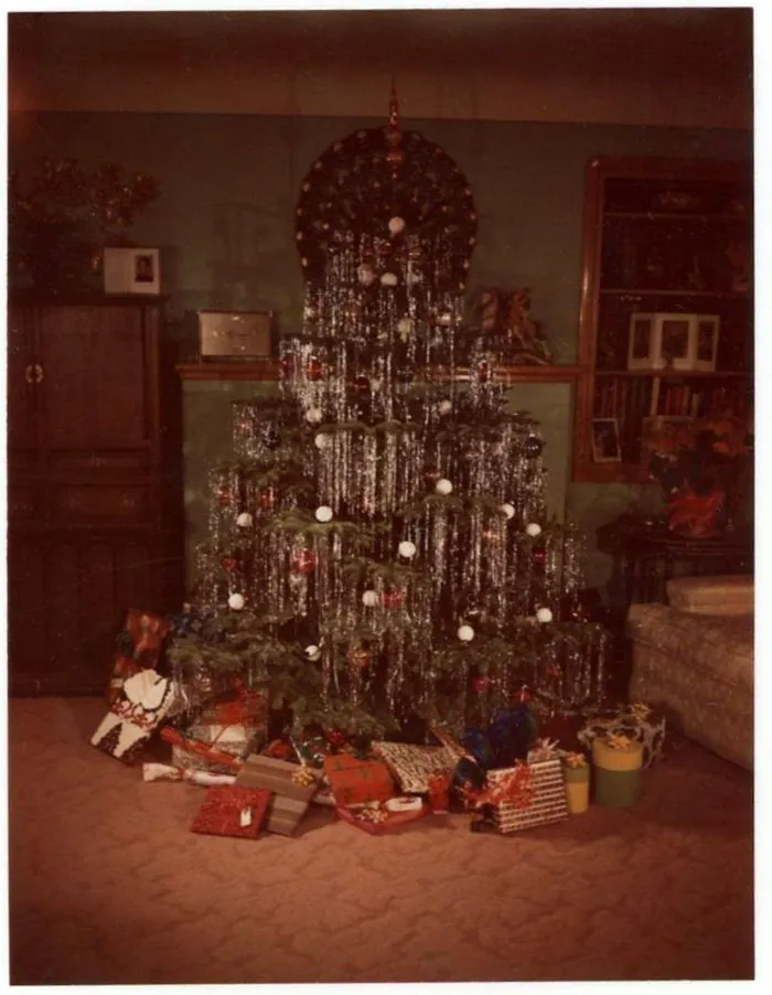 50 Photos Of Christmas Home Decor In The 1950s And 1960s Show How Much Things Have Changed