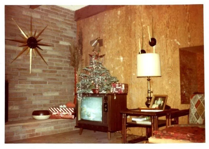 50 Photos Of Christmas Home Decor In The 1950s And 1960s Show How Much Things Have Changed
