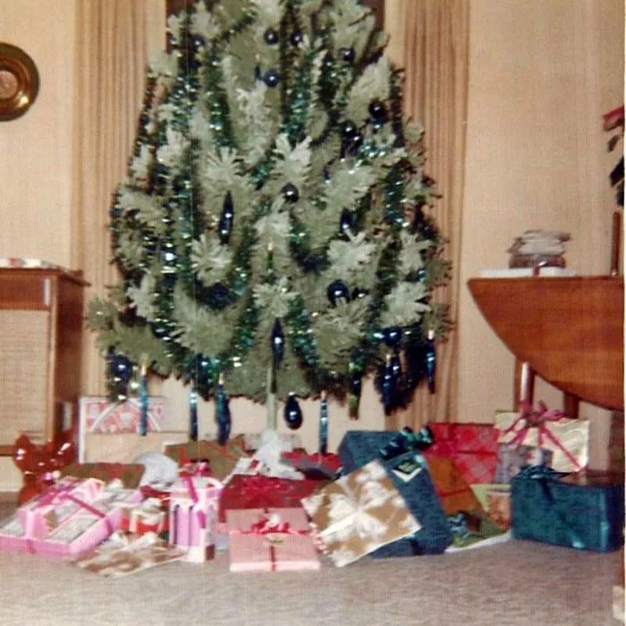 50 Photos Of Christmas Home Decor In The 1950s And 1960s Show How Much Things Have Changed