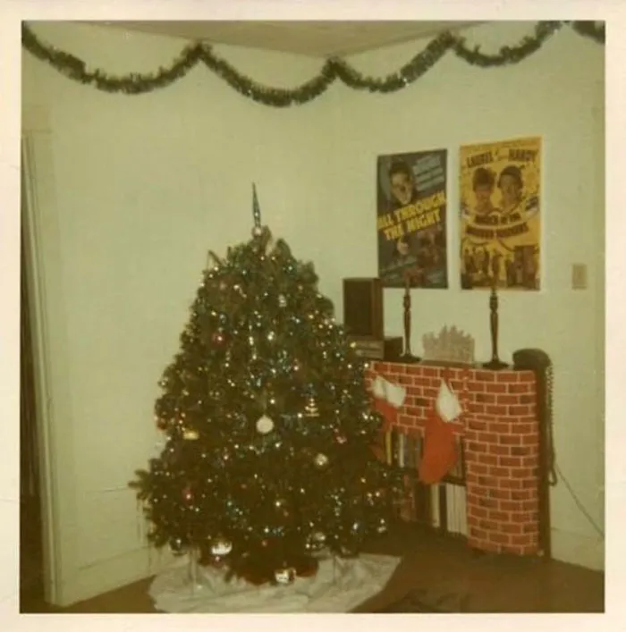 50 Photos Of Christmas Home Decor In The 1950s And 1960s Show How Much Things Have Changed