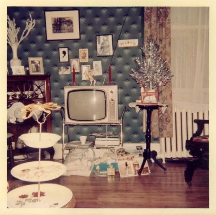 50 Photos Of Christmas Home Decor In The 1950s And 1960s Show How Much Things Have Changed