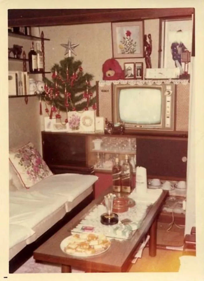50 Photos Of Christmas Home Decor In The 1950s And 1960s Show How Much Things Have Changed