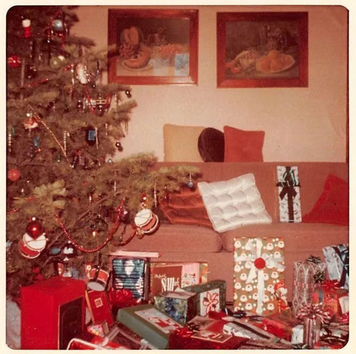 50 Photos Of Christmas Home Decor In The 1950s And 1960s Show How Much Things Have Changed